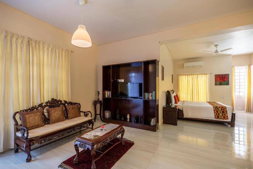 Saffron Leaf W567 Hotel Dehradun Exterior photo