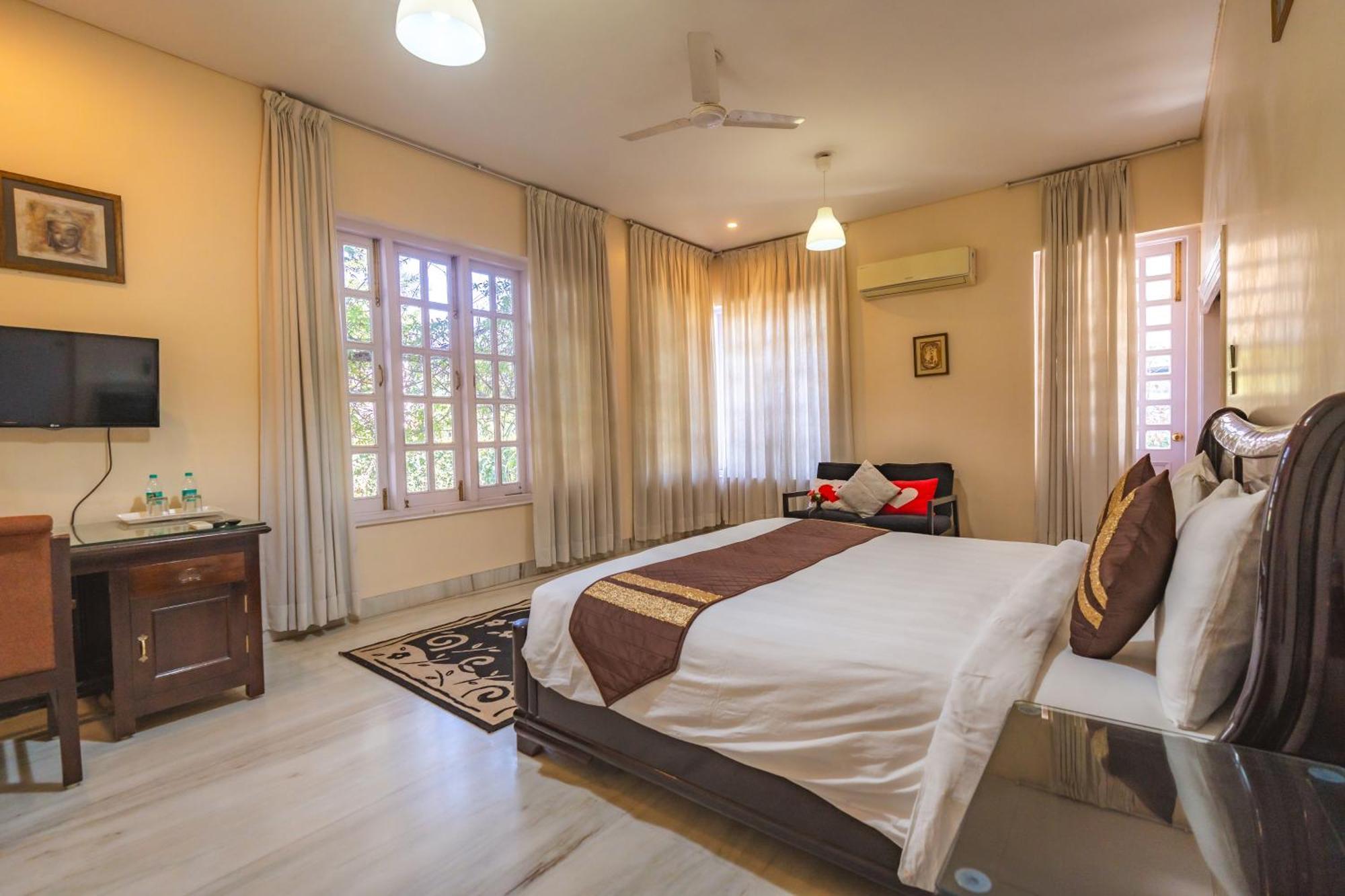 Saffron Leaf W567 Hotel Dehradun Exterior photo